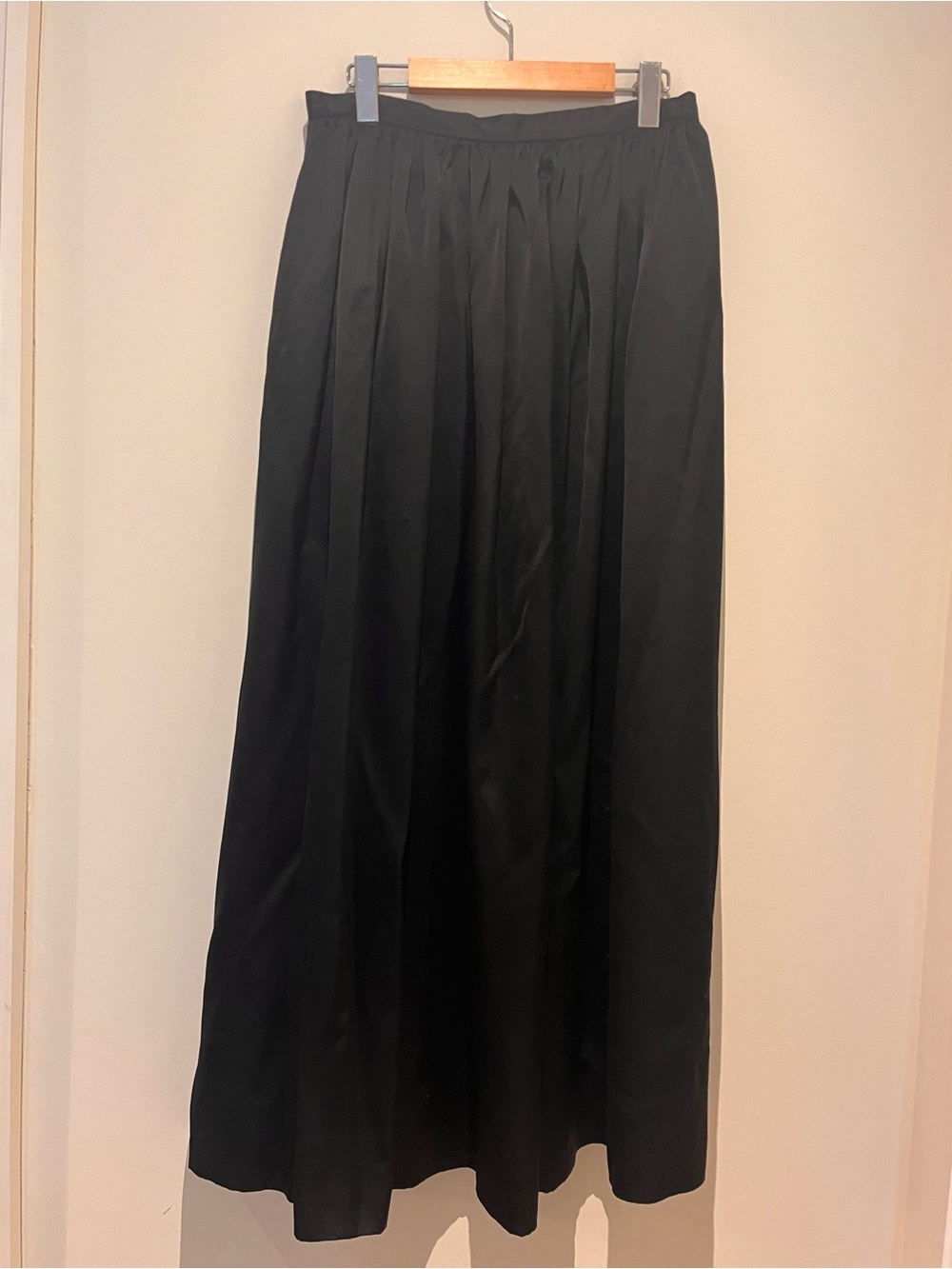 Vintage Classic Black Full Maxi Skirt with Pleats M